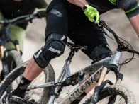 100 Percent "Fortis" Knieschoner - Heather Grey/Black