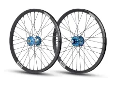 Pride Racing "Control V1 Red 10mm - Helium M24 Disc" BMX Race Laufräder - Rot, Disc, 10mm, 20 Zoll Pride Racing "Control V1 Red 10mm - Helium M24 Disc" BMX Race Laufräder - Rot, Disc, 10mm, 20 Zoll