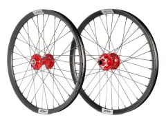 Pride Racing "Control V1 Red 10mm - Helium M24 Disc" BMX Race Laufräder - Rot, Disc, 10mm, 20 Zoll Pride Racing "Control V1 Red 10mm - Helium M24 Disc" BMX Race Laufräder - Rot, Disc, 10mm, 20 Zoll