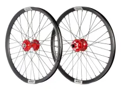 Pride Racing "Control V2 Helium M24" BMX Race Laufräder - Rot, 20 Zoll, 15mm Steckachse, Disc Pride Racing "Control V2 Helium M24" BMX Race Laufräder - Rot, 20 Zoll, 15mm Steckachse, Disc