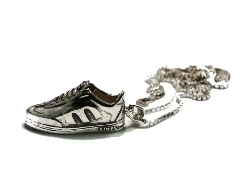 Etnies "Sneaker" Halskette