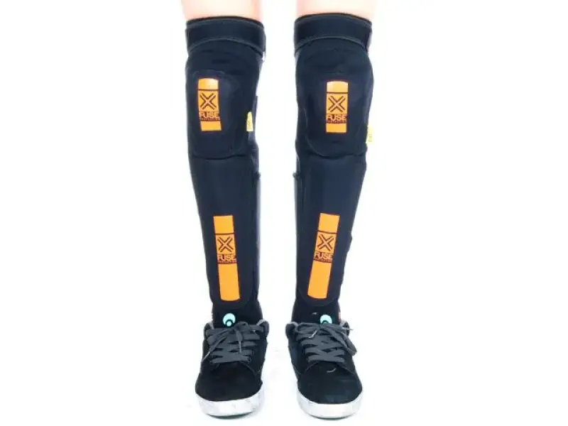 FUSE "DFS Knie Whip Combo Series" 2013 Knie/Schienbeinschoner