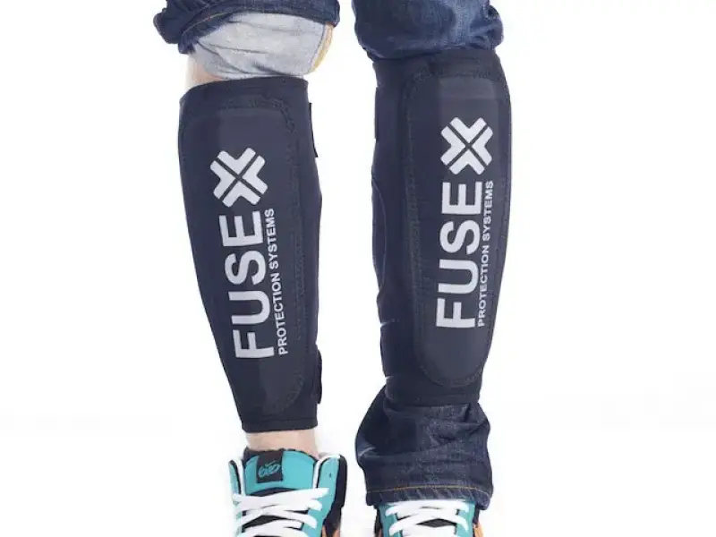 Fuse "Light Defense Shin Pads" Shinguard