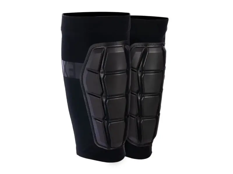 G-Form "Pro X3" Schienbein Schoner - Triple Matt Black