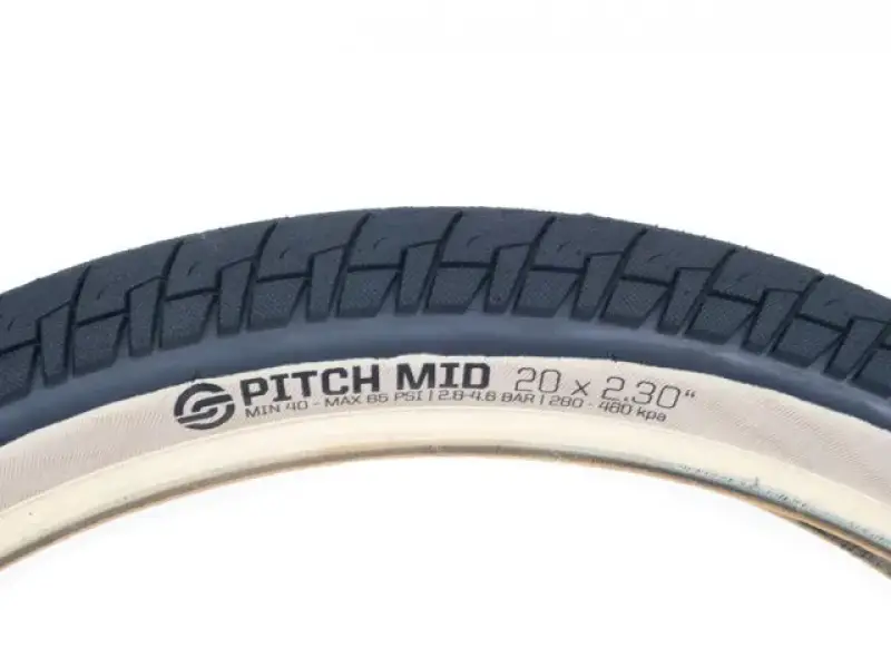 Salt "Pitch Mid Tan Wall" Reifen