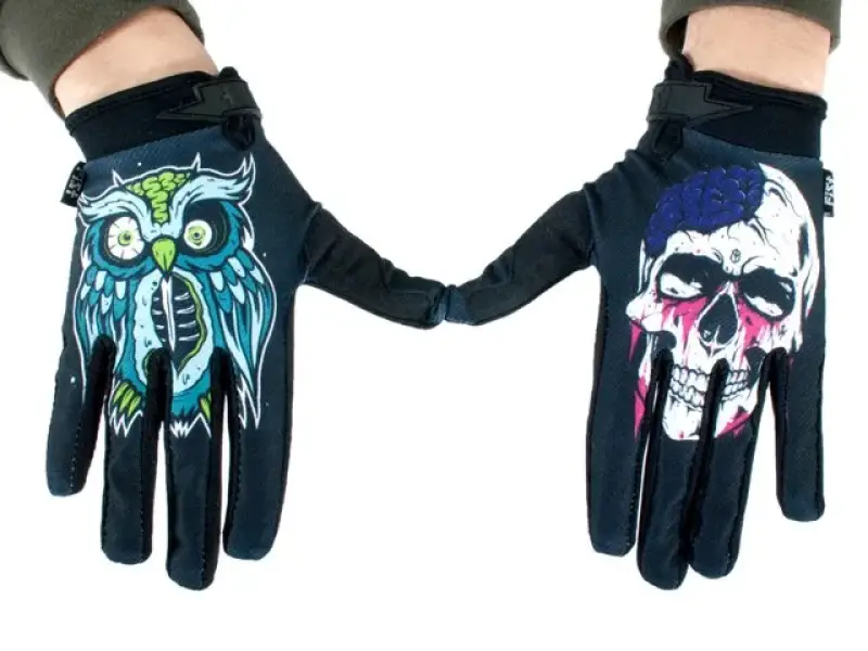 The Wandering "Dead Gloves"