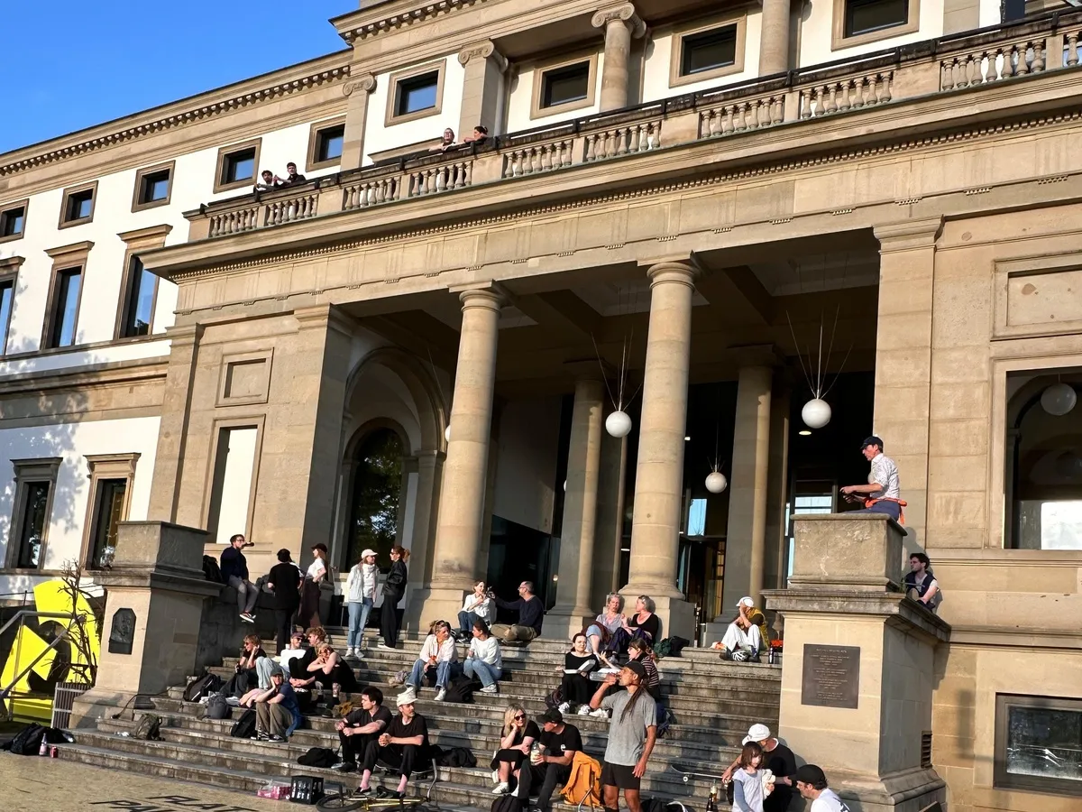 The StadtPalais Stuttgart on the evening of the documentary premiere, audience on the steps