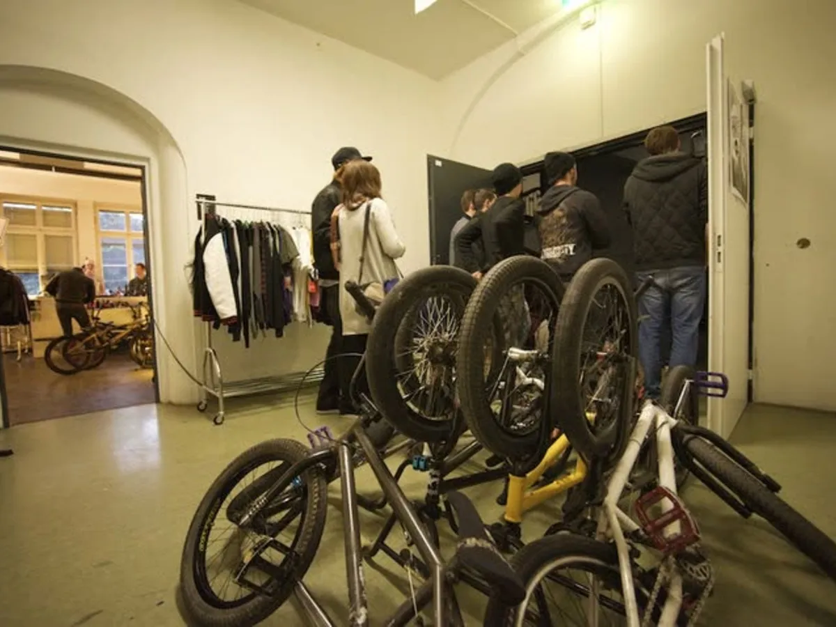 Bikes outside the door: Animal "Cut" video premiere in the H7, May 2010