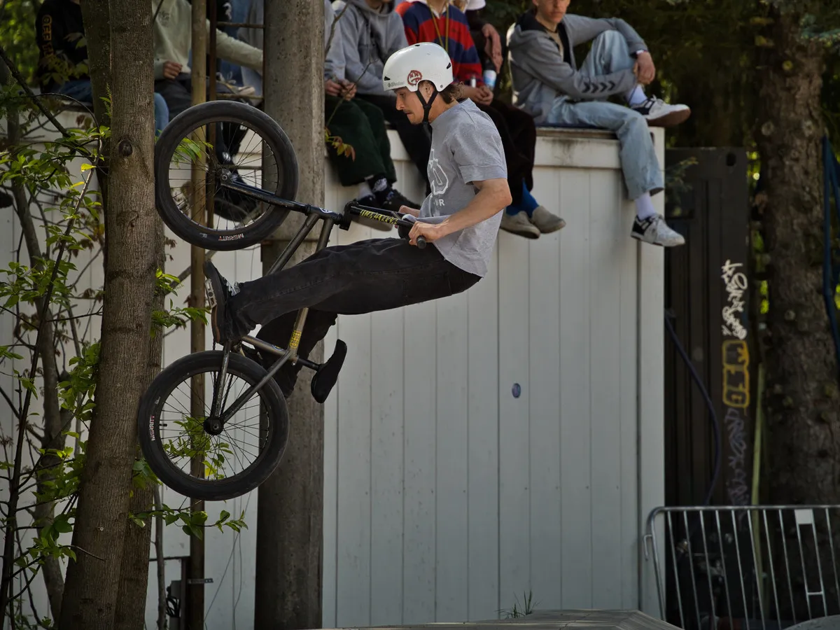 Jan Bisanz in front of the crowd at a jam