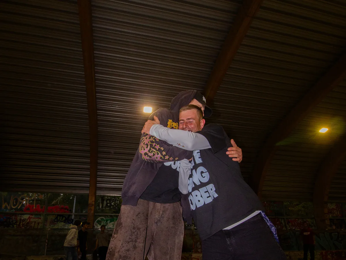 A hug after the best trick contest at the Intercités BMX Jam