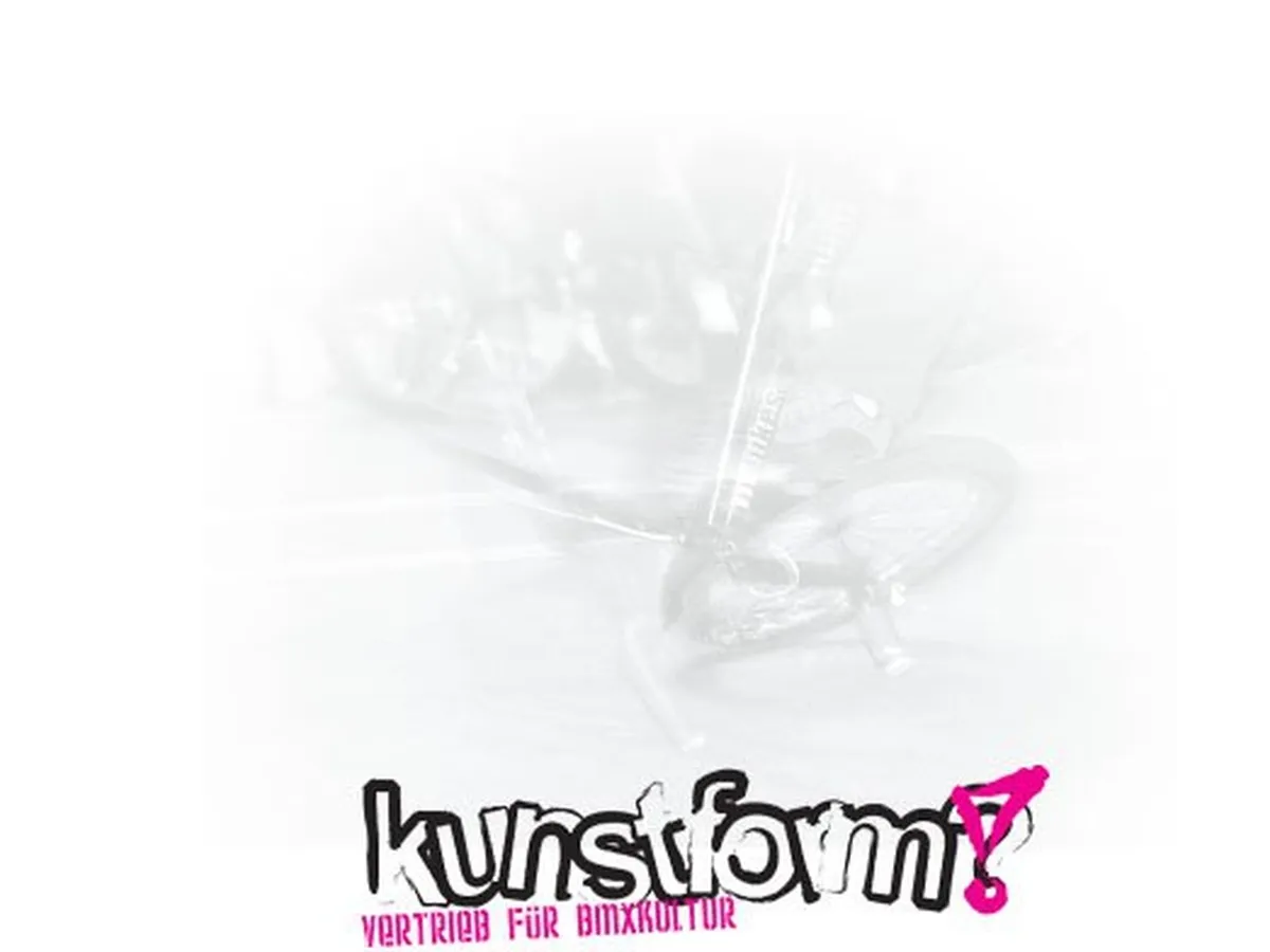 Die erste Startseite: nur das Logo über einem Foto