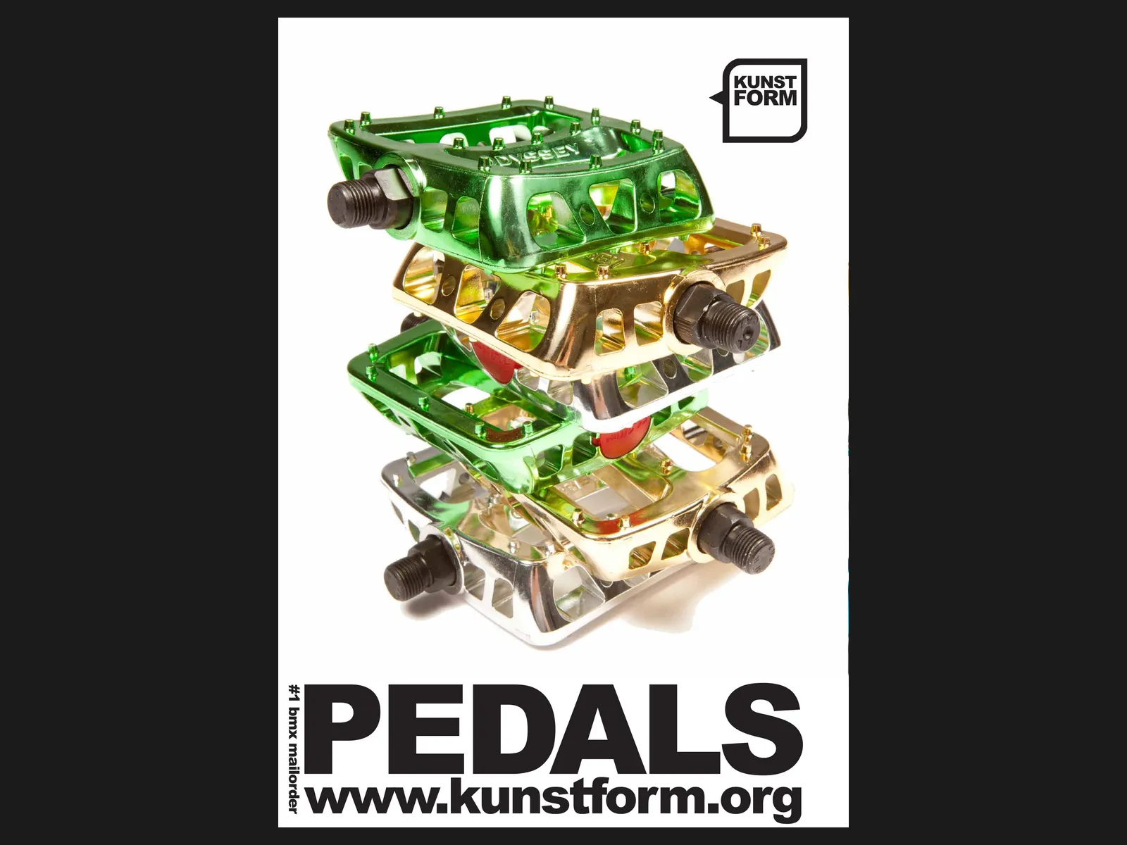 Poster 2010: Pedals, ein Stapel Pedale in Grün, Gold und Chrom