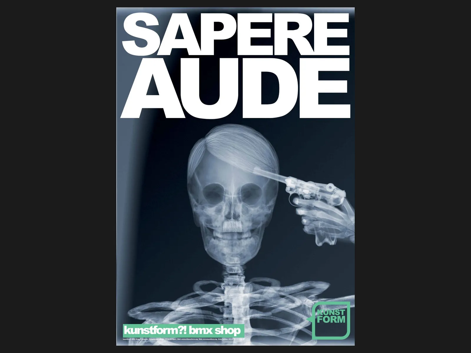 Röntgenmotiv Sapere aude mit einem Schädel