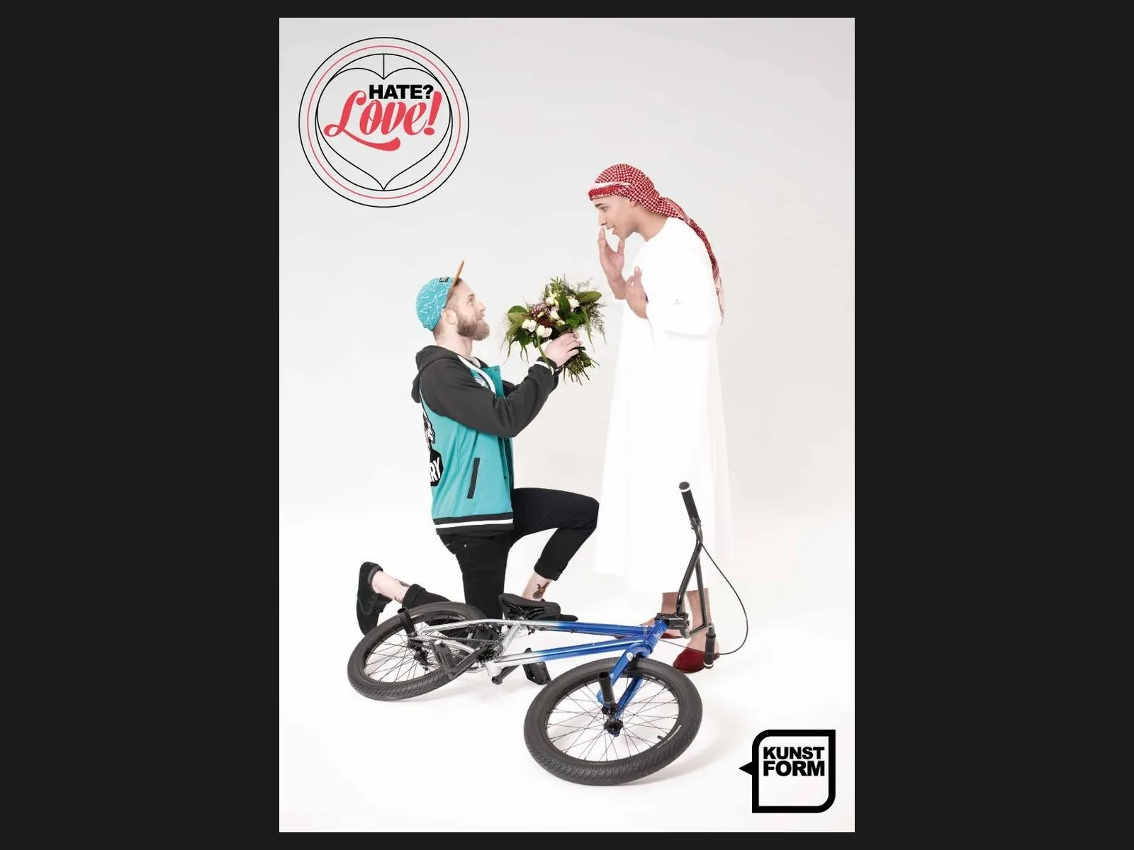 Hate? Love!: ein Heiratsantrag mit Blumenstrauß