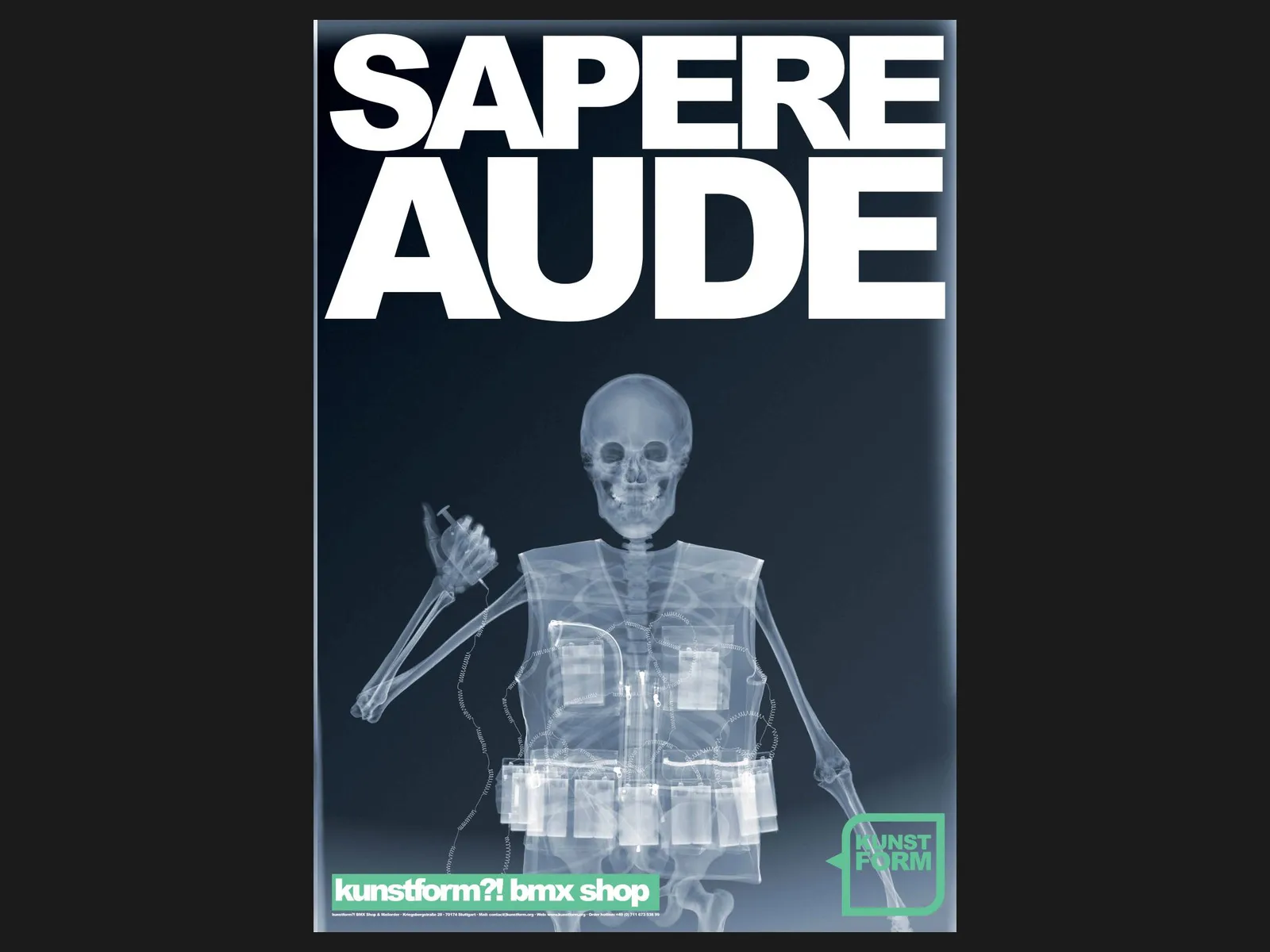 Sapere aude: ein Skelett mit Sprengstoffweste