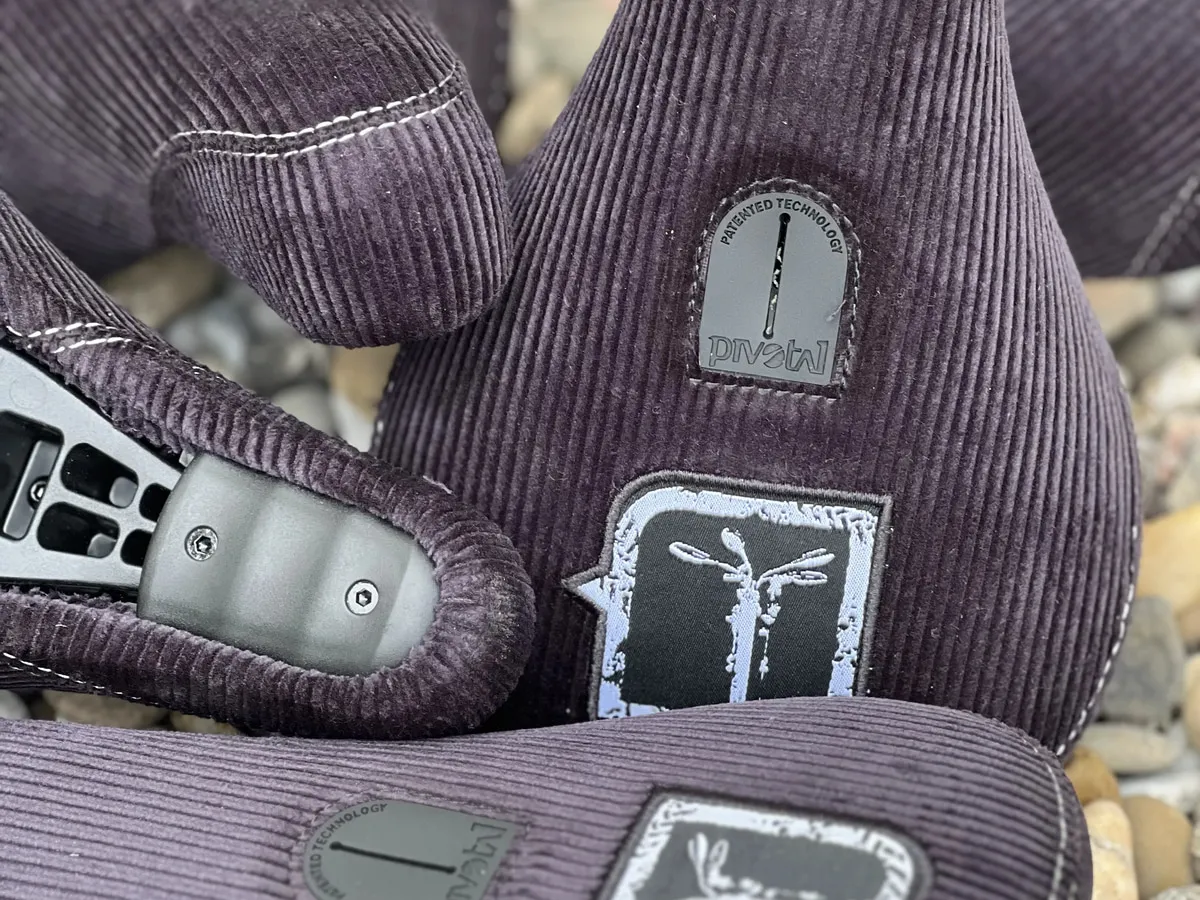 Mellowpark x kunstform Collabo Sattel mit Blick auf die Unterseite