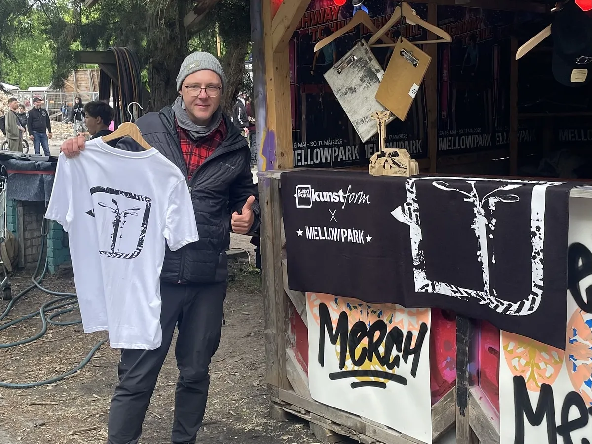 Mellowpark x kunstform Collabo am Merch-Stand beim Highway to Hill