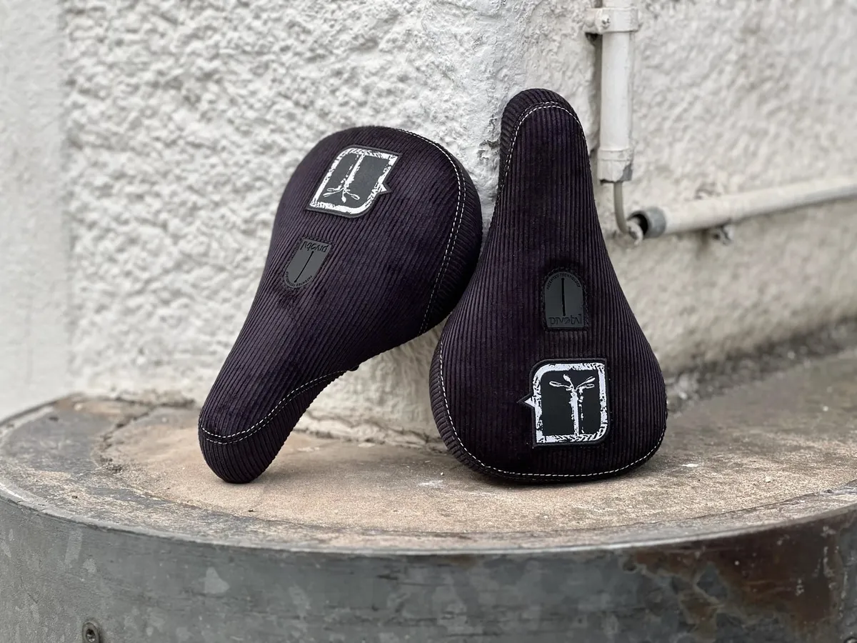 Mellowpark x kunstform Collabo Mid Pivotal Sattel in Cord