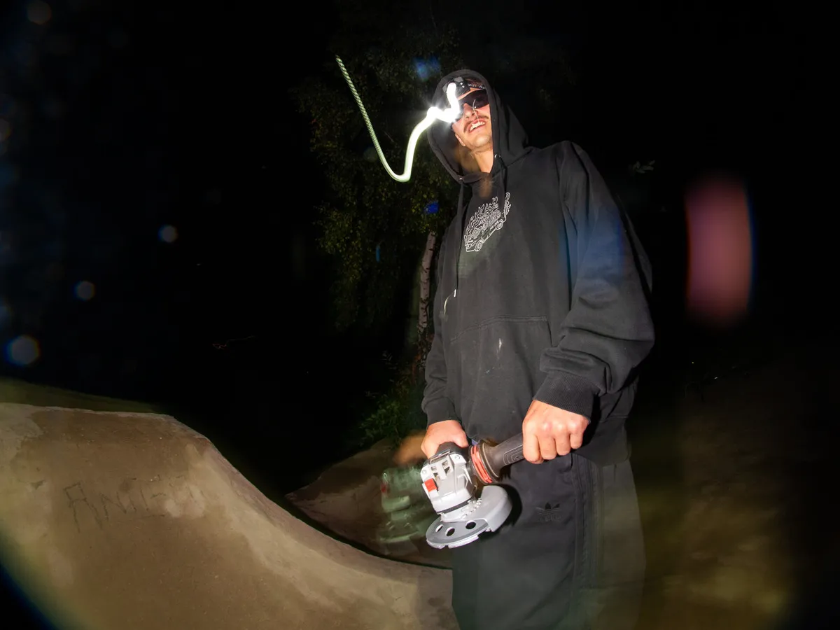 Spots bauen bei Nacht