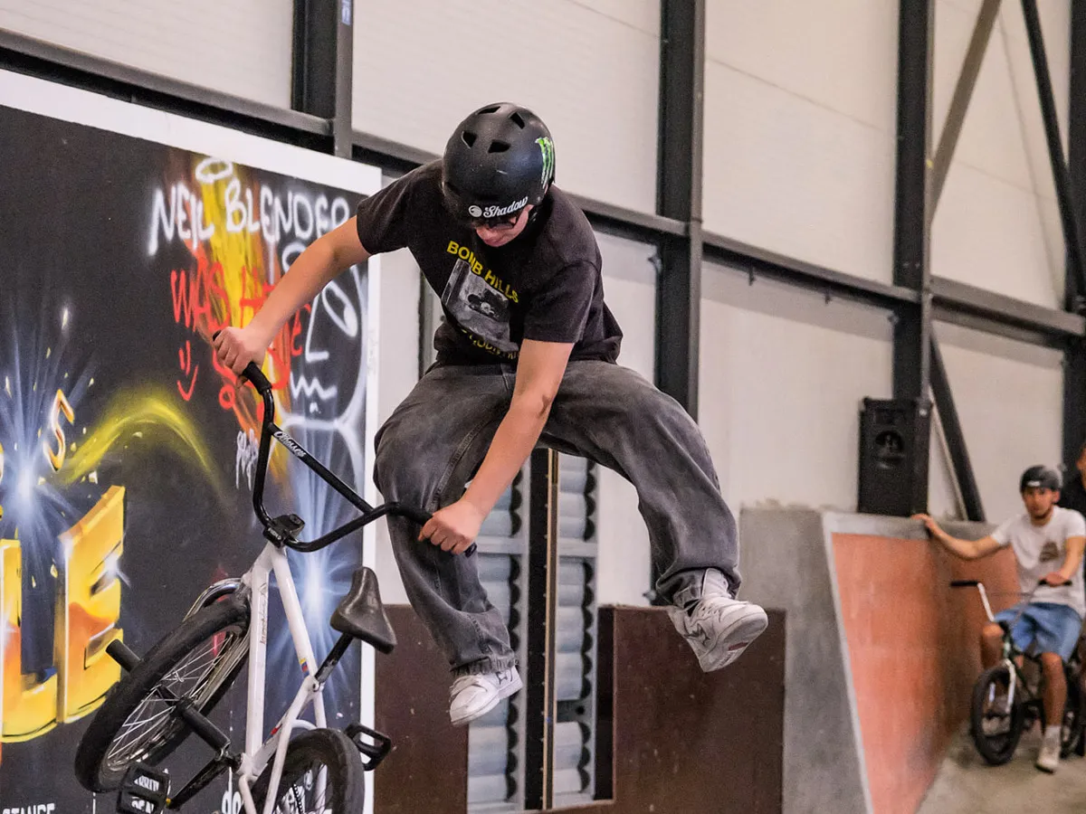 Sascha mit einem Whip beim Stuttpark BMX Jam 2026