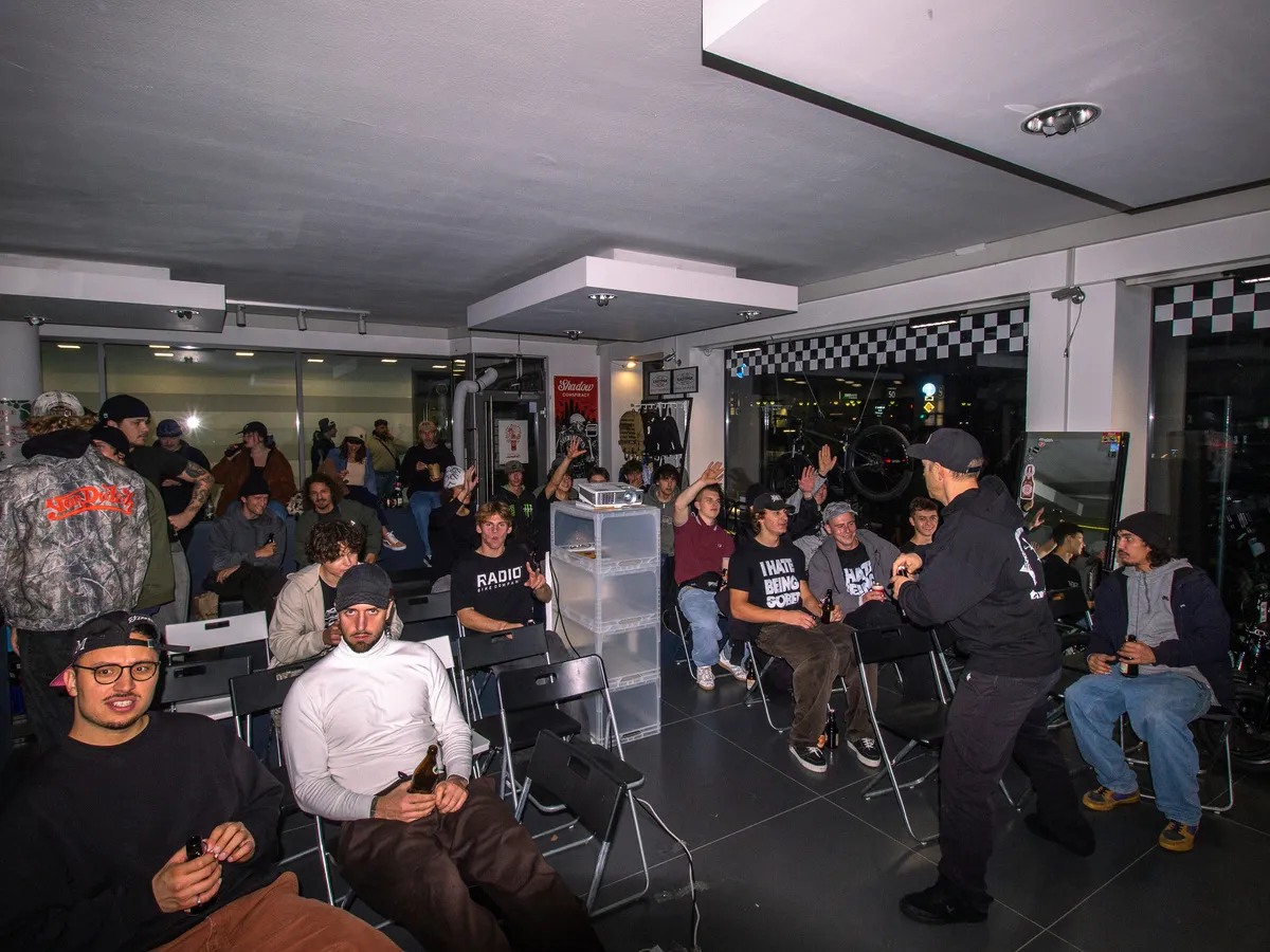 Volles Haus bei der Intercités Video Premiere im kunstform BMX Shop