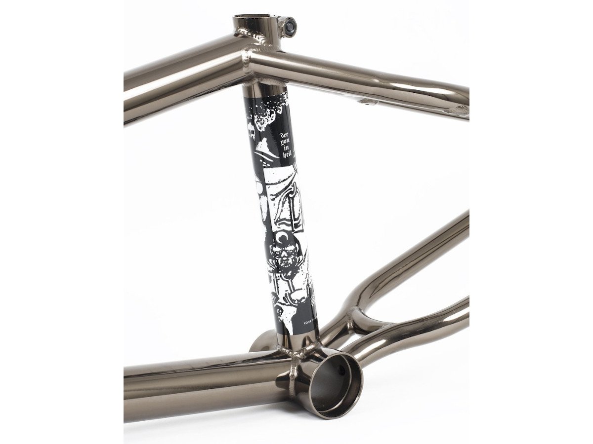 Cult classic. Cult Hawk 20.75. Black Hawk frame , напольная система.