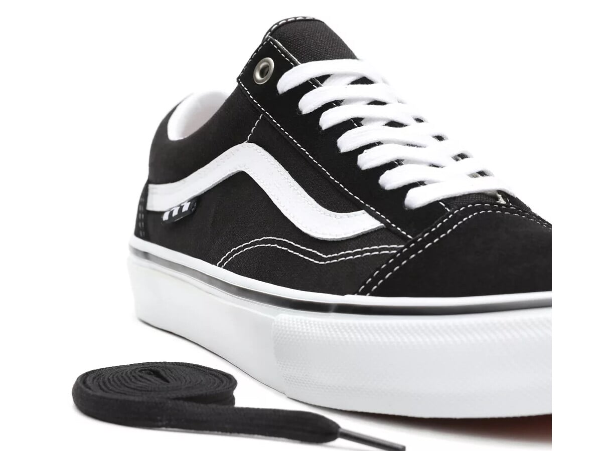 vans skate black and white