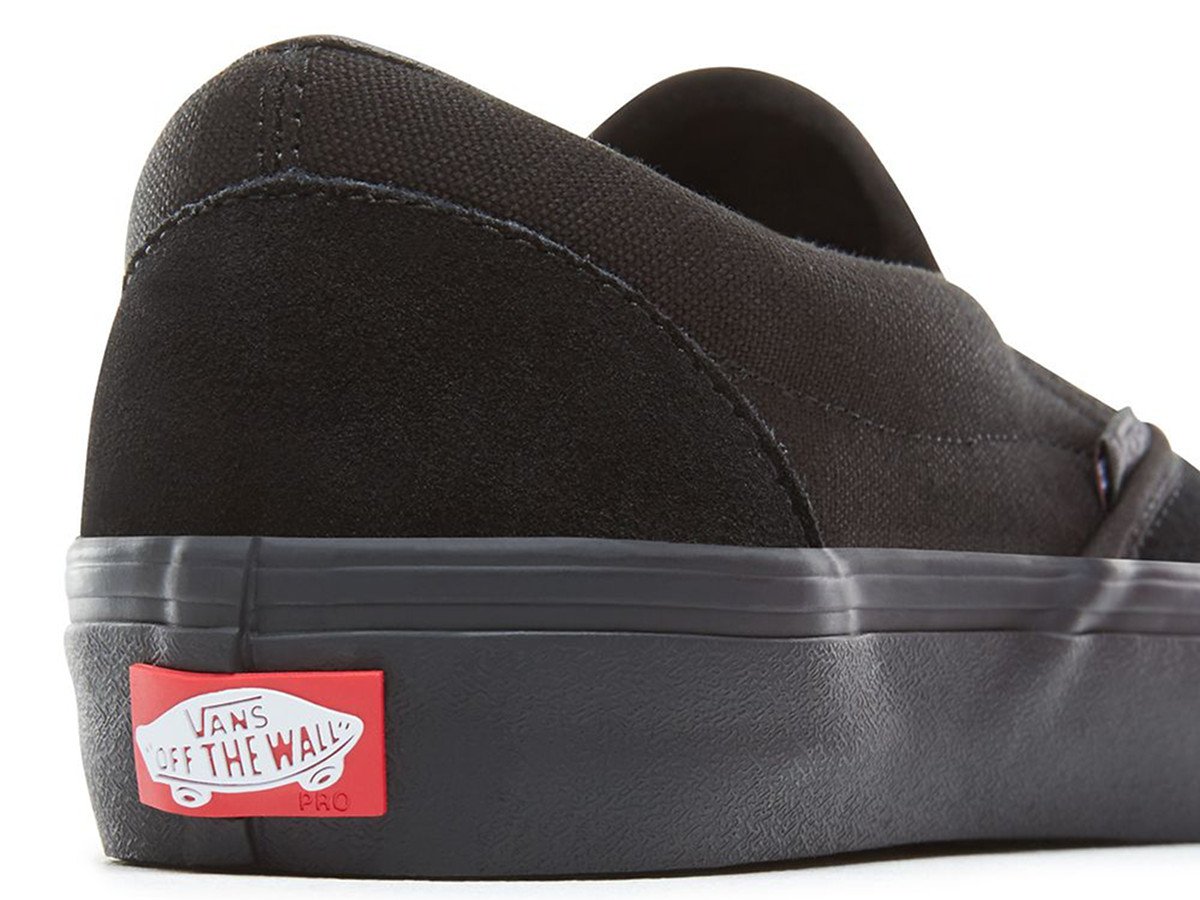 vans slip on blackout