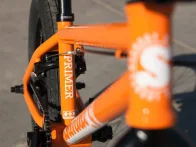 Sunday Bikes "Primer 18" 2023 BMX Rad - 18 Zoll | Gloss Orange Soda