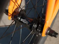 Sunday Bikes "Primer 18" 2023 BMX Rad - 18 Zoll | Gloss Orange Soda