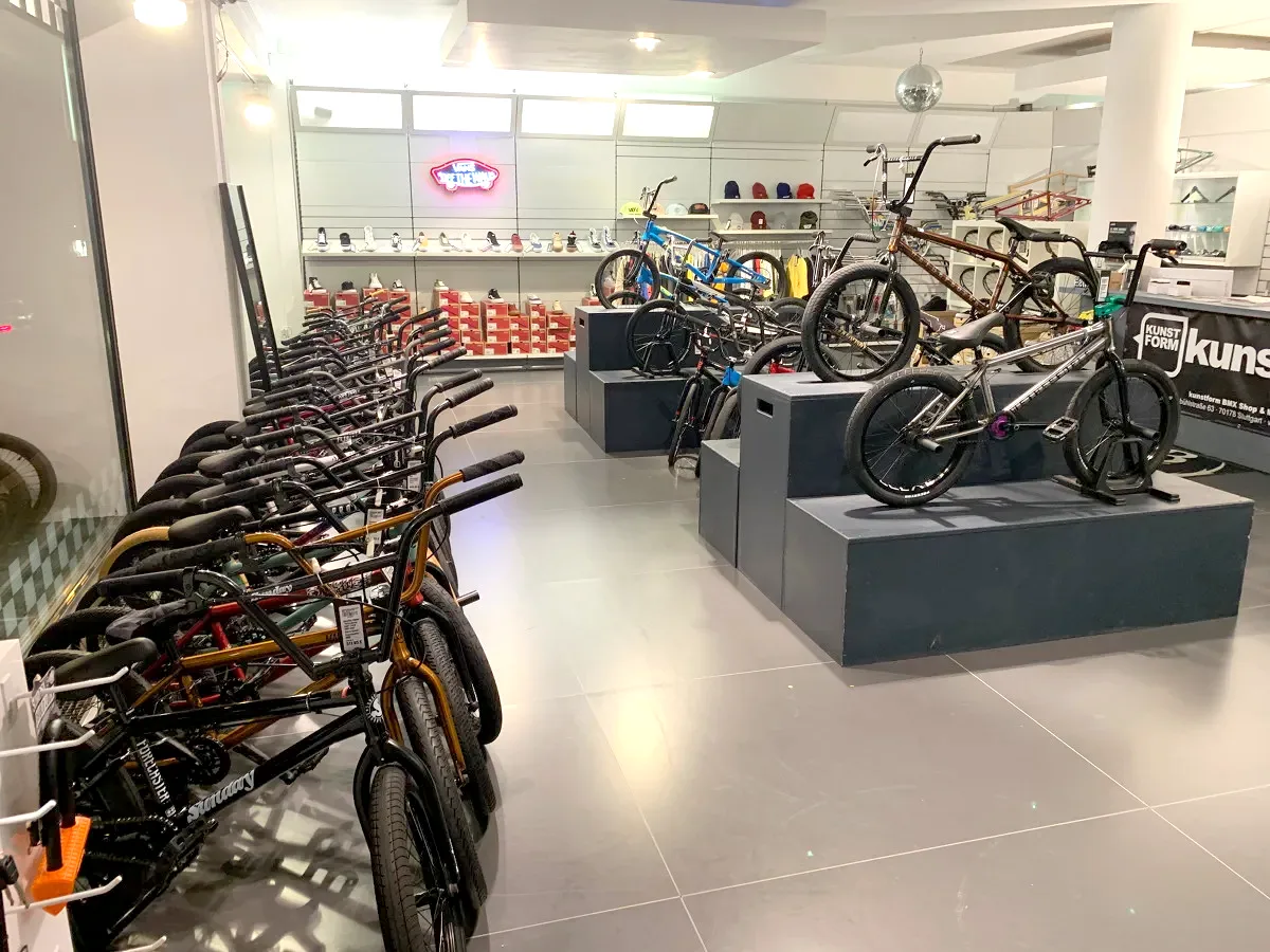 Blick in den kunstform BMX Shop in Stuttgart